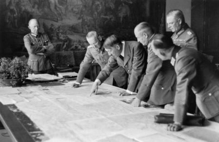hitler brauchitsch keitel jodl halder berhoff julio 1940
