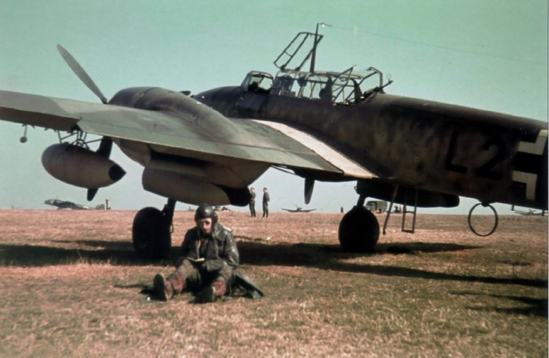 Bf-110C-Zerstorer-color-photo-Stalino-airfield-Italy-01