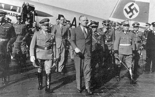 Ribbentrop regresa de moscu